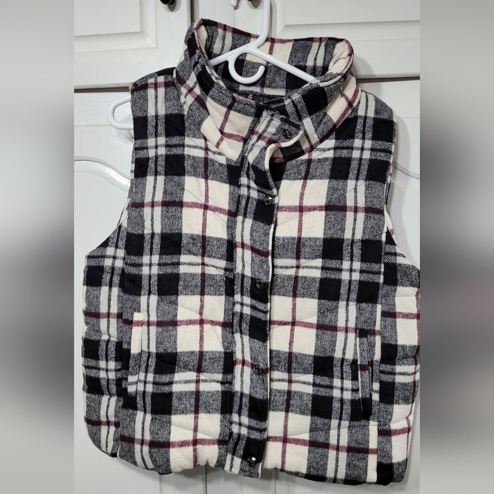Womens Black & White Plaid Vest